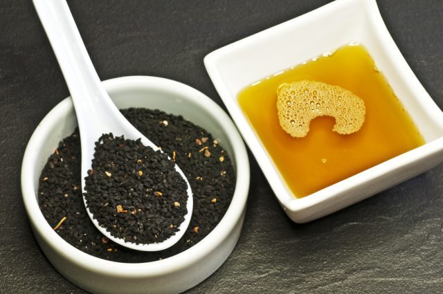 black-cumin-seeds-and-black-cumin-oil